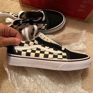 Vans Old School checkered shoes. Brand new. (Forgot to return)